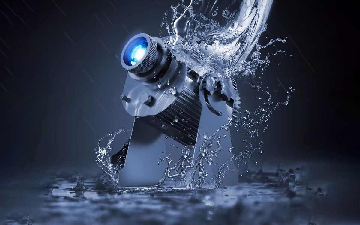 IP65 waterproof projector splashing in water